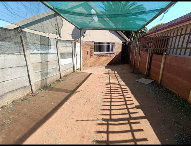 1 BEDROOM FLAT TO LET IN FLORA GARDENS
